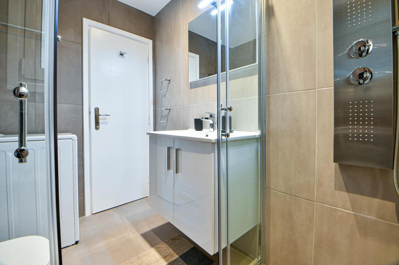 Boutique77 Luxury Apartment เอเธนส์ ภายนอก รูปภาพ